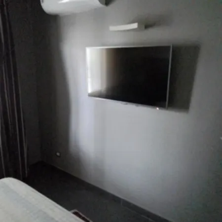 아파트 Uniclub House