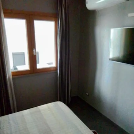 아파트 Uniclub House